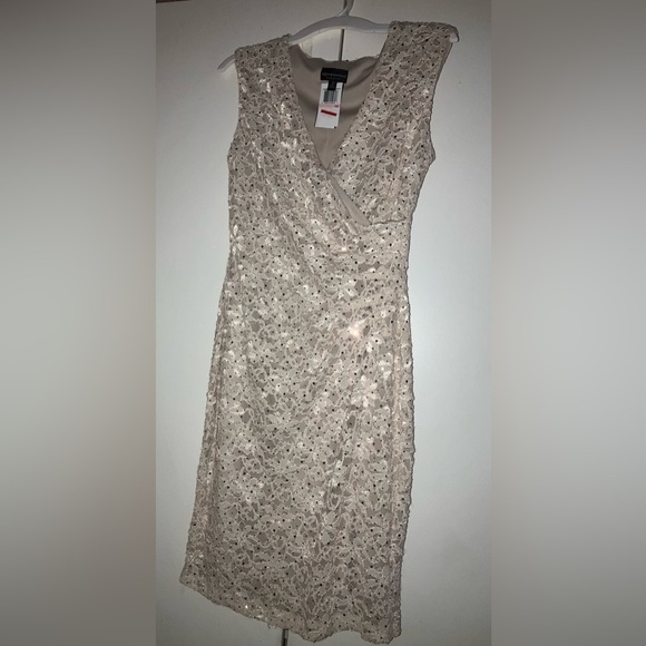 Macy’s connected apparel floral patterned beige/cream dress size 10 with sequins - Picture 1 of 15
